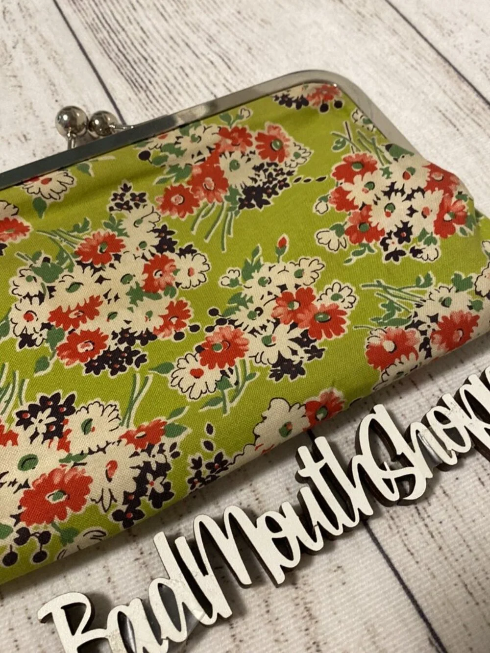 *Handmade Kisslock Coupon Organizer Wallet Purse Vintage Bouquet in Apple Green